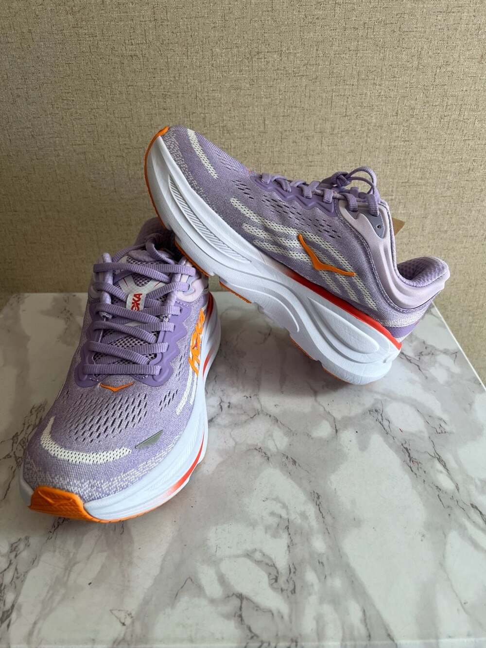HOKA Women's Bondi 9 Running Shoes Aster Flower / Starlight Glow Size 7.5 Wide
